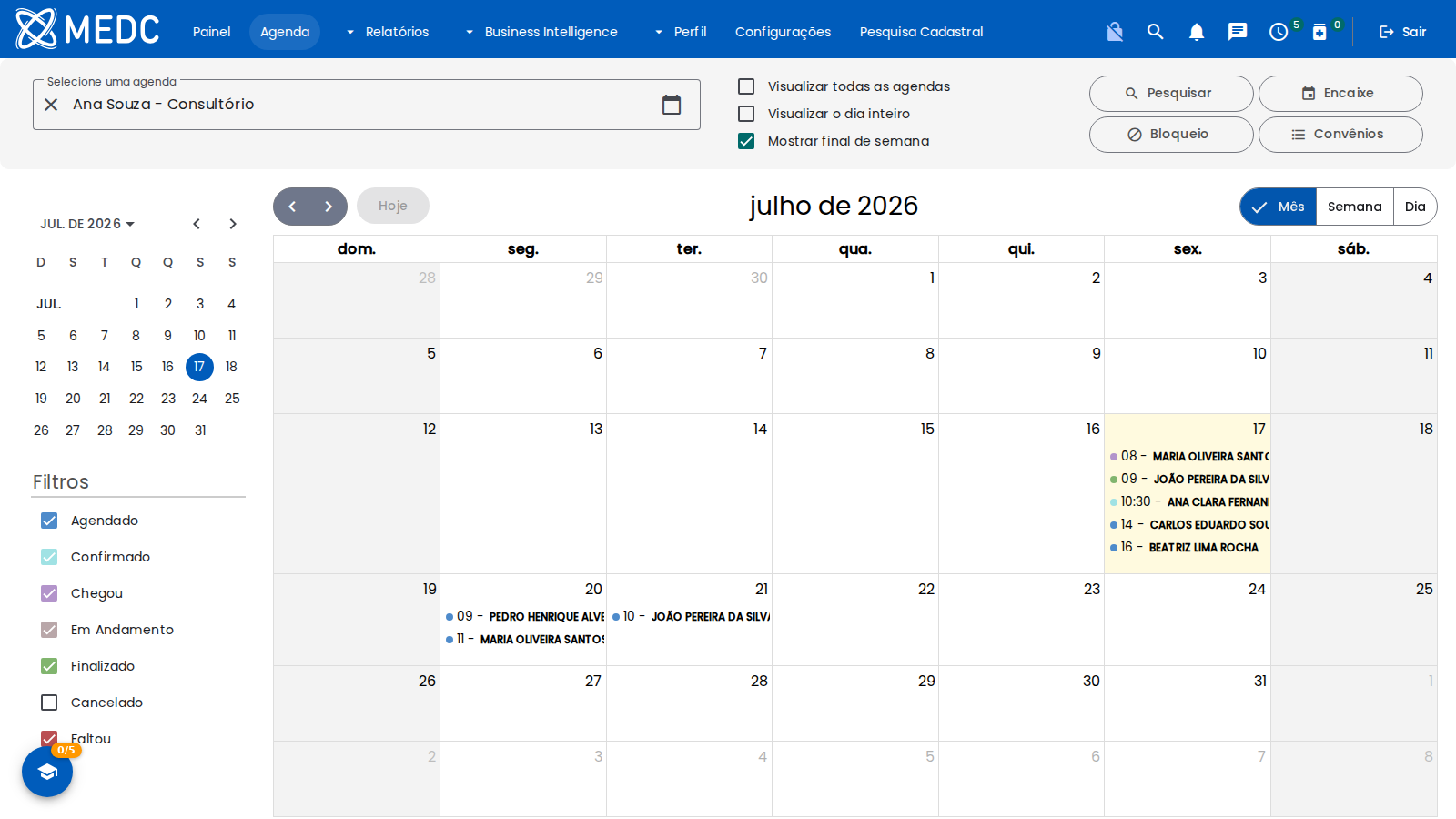 Visão mês da agenda com filtros de status e panorama de ocupação