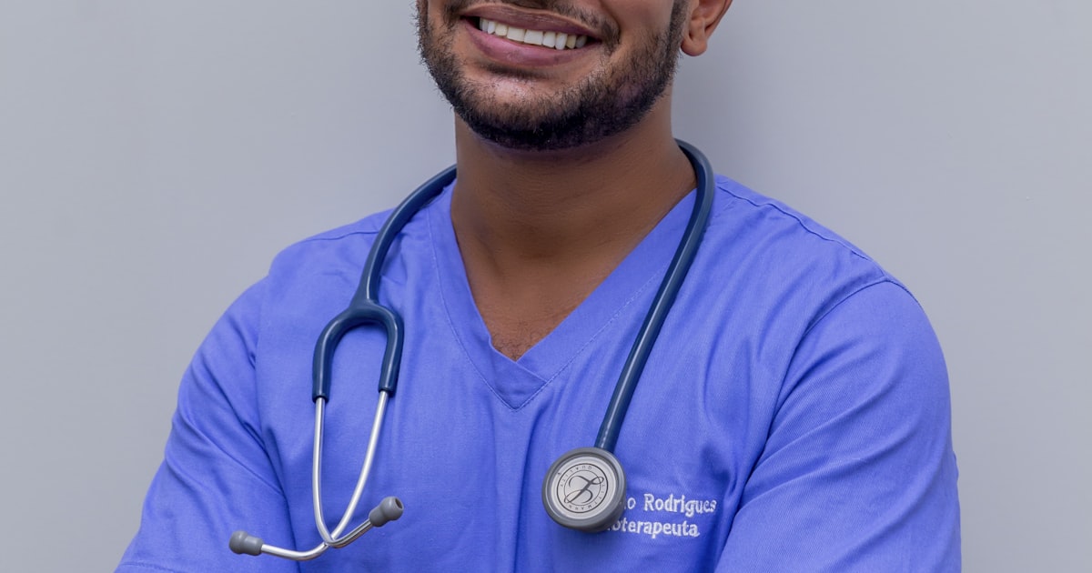 Profissional de saúde sorridente e confiante
